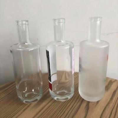 China Factory 700ml wine glass bottle round shape clear and frosted classic glass wine bottle for sale for sale