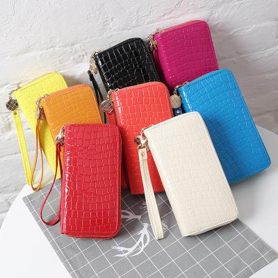 China 2022 Fashion Short Wallet Temperament Waterproof Mobile Phone Bag Women's Small Bag for sale