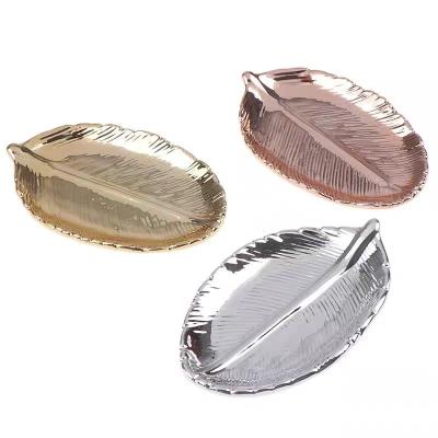 China Sustainable Gold Leaf Plated Ceramic Jewelry Ring Dish Jewelry Storage Tray for sale