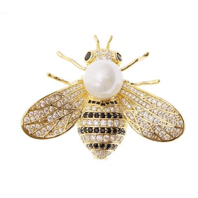 China New YST cute style zircon pearl copper inlaid brooch personalized bee animal wholesale brooch clothing fashion fashion funny brooch for sale