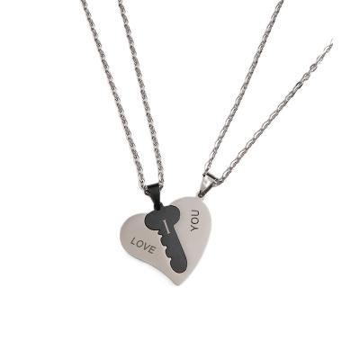 China Romantic love the main lovers splicing jewelry in pairs of simple Korean couple necklaces of stainless steel romantic pendant ornaments for sale