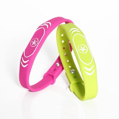 China High Quality Waterproof/Waterproof Wrsitbands TK4100 SI Adjustable 125Khz RFID Wristband for Gym for sale