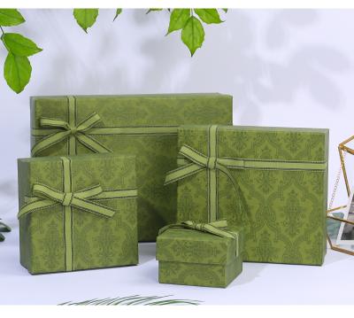 China Hengcool Recycled Materials 5 Grades Green Color Flower Gift Box For Mother's Day Gift for sale