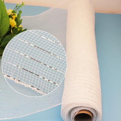 China Hot Selling Environmental Protection White Christmas Gift Wrapping Mesh Roll for sale