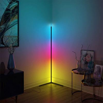 Cina Modern Dimmable Led Floor Lamps Modern Metallic Line Standing Light Cornerr Light For Bedroom in vendita