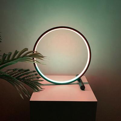 Cina Modern Hot Products Desk Led Night Lamp Led Dimmable Table Light in vendita