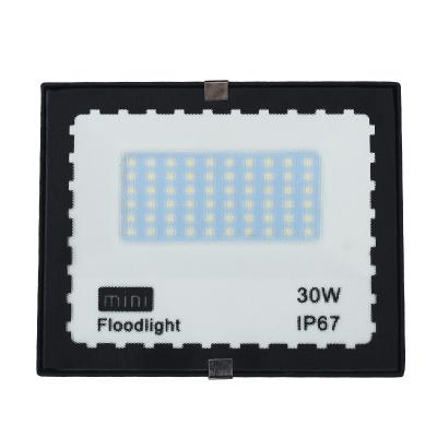 China Outdoor Slim Black IP67 100w 200w 300w 500w DC LED Outdopor Solar Flood Street Lights for sale