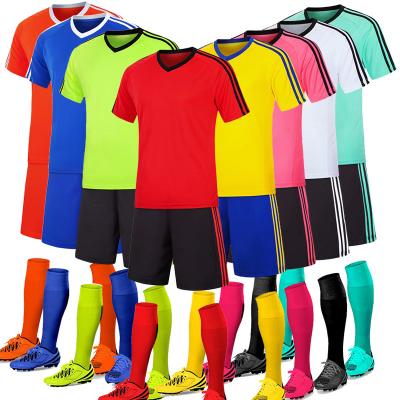 China New 2021 Custom Blank QUICK DRY Soccer Jersey Set Men Kids Size Soccer Training Uniform Short Sleeve And Short Soccer Wear for sale