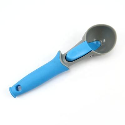 China Home and Kitchen New Arrivals Sustainable Fruit Watermelon Ice Cream Cookie Plastic Scoop Spoons With Trigger for sale