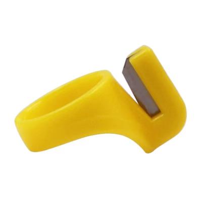 China Embroidery Finger Blade Needle Craft Thimble Plastic Home Household Sewing Tool Sewing Ring Thread Cutter for sale