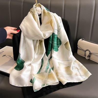 China Rectangle 2024 silkscarf bandana head wrap square scarf fashion new Vintage cashew 90x90 square satin scarf printing silk scarf for sale