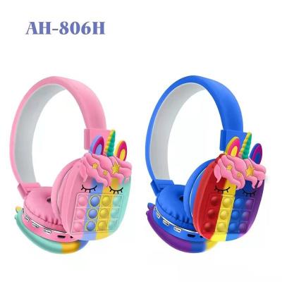 China Comfortable Wearing Wireless Headphones Cat Ear Led Light Up Kids Kids Wireless Headphones Over Ear With Microphone for sale