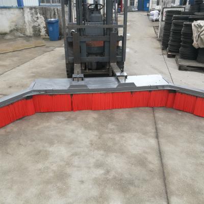 China Dois vassoura ajustável das asas 2.4M Forklift Sweeper Attachment à venda