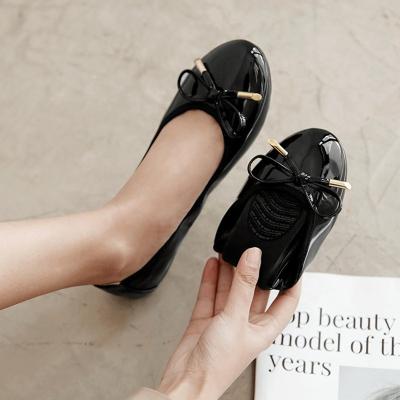 China Around 2022 Fashionable Women Dress Foldable Round Flats Breathable Casual Shoes For Ladies for sale