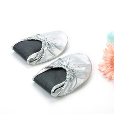 China 2022 Wholesale Women's Ballet Foldable Flats Anti-slippery Roll Up Ballerina Flats With Bag For Wedding Gift for sale