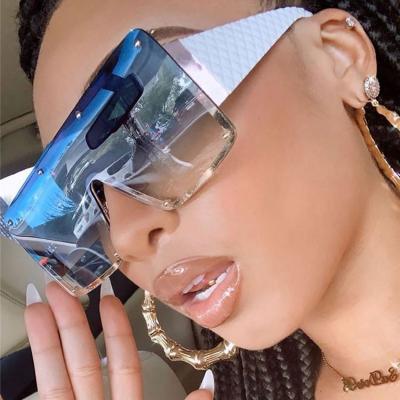 China Hot Selling Oversized One-Piece Women Glasses Ladies PC Sun Glasses Fashion Sun Glasses Vintage Square Female Glasses for sale