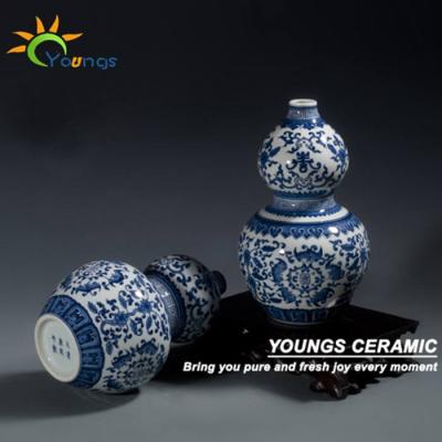 China Traditional Hand Painted Chinese Porcelain Retail Wholesale Blue And White Vases Porcelain Jars for sale