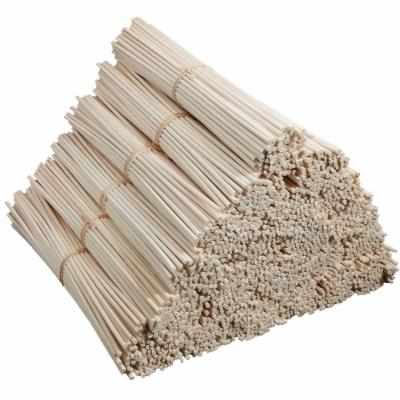 China 100% Factory Price Natural Custom Round Home Round Straight Wood Fragrance Reed Diffuser Sticks 3mm Rattan Stick for sale