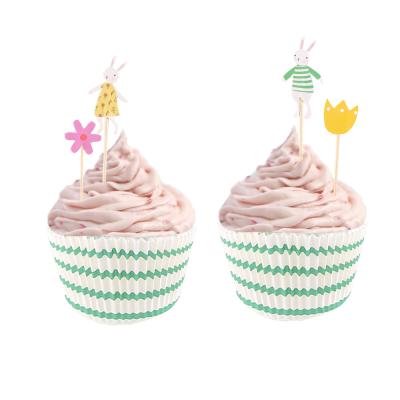 China Sustainable Food Grade Bakeware Paper Cupcake With Cake Topper for sale