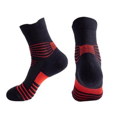 China Breathable Sports  thickened medium towel bottom shock absorption anti-friction basketball socks outdoor training mesh anti-sweat socks for sale