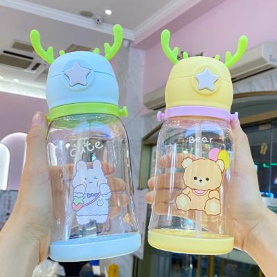 China Lovely Sustainable Popular Customizable Classy Food Grade Plastics Kids Water Bottles With Straws for sale