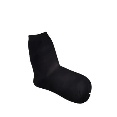 China Cotton thongs female plain thin black and white pure cotton stockings mid-tube fashion socks solid color socks for sale