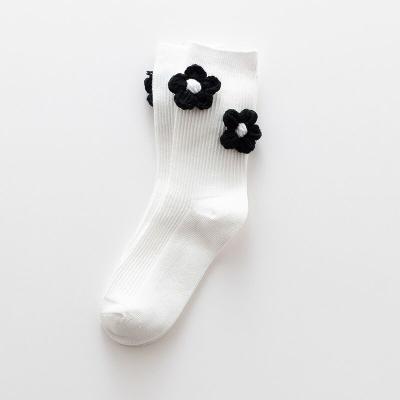 China Flower Sweat-absorbent Knitted Wool Double Needle Socks Female Age-reducing Soft And Lovely Mid-tube Fashion Socks for sale