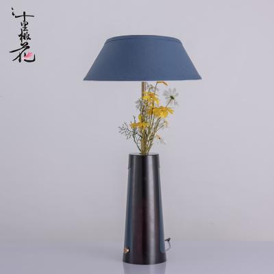 China Modern Modern Lamp Irregular Shape With Flower Bottle Bottom Table Lamp for sale