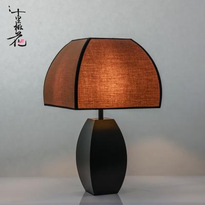 China Modern Small Modern Nightstand Lamp for Bedroom, Living Room and Office, Bedside Lamp White Fabric Shade and Metal Based for sale