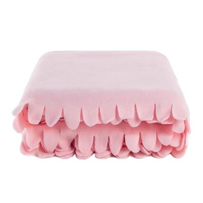 China Popular Petal-egde Design Fleece Blanket Anti-Static Double Sides Brushed Throw Blanket for sale