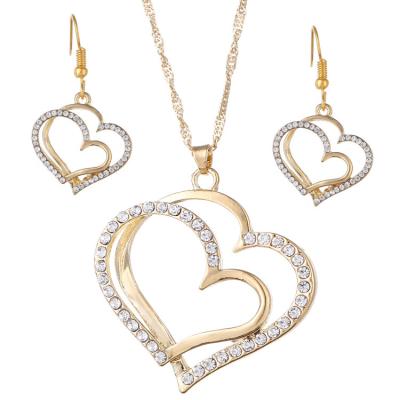 China 2022 TRENDY Fashion Heart Necklace Ladies Double Heart Diamond Necklace Heart Necklace Set for sale