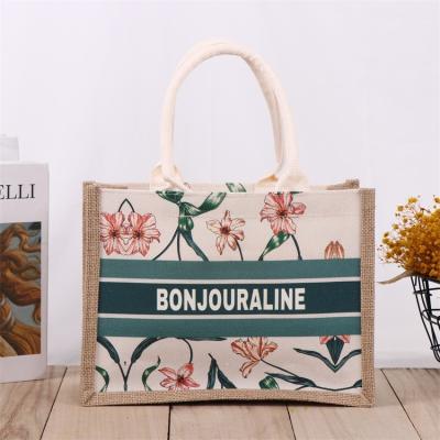 China 2022 Fashion Burlap Tote Bag Jute Flower Handle Eco-friendly Bag With Pouch for sale