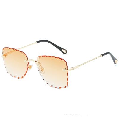 China Fashion Sunglasses New Arrival Shape Balance Metal Frameless Diamond Sunglasses Ladies Glasses for sale