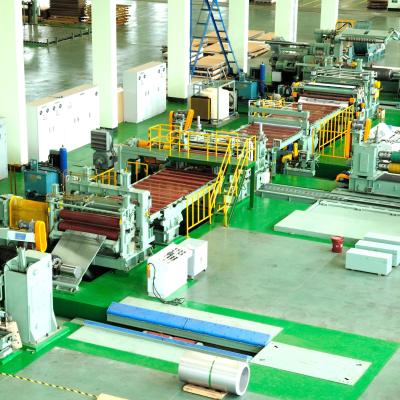 China Línea de producción de nivelación y corte de placas CNC para chapas de acero laminadas en caliente en venta