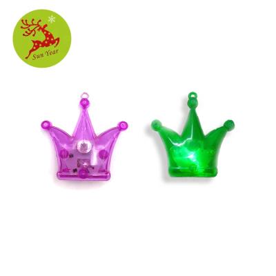 China LED carnival flashing gift led crown shape badge light pin for sale