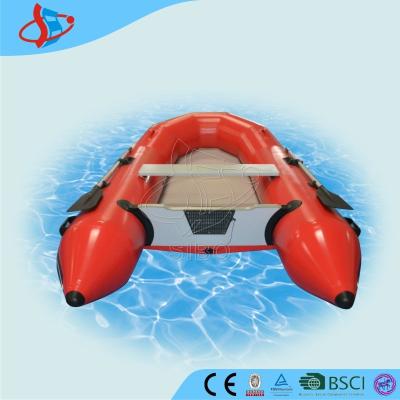 Chine Sport aquatique durable de main de palette de bateaux gonflables rouges de PVC pour des adultes à vendre