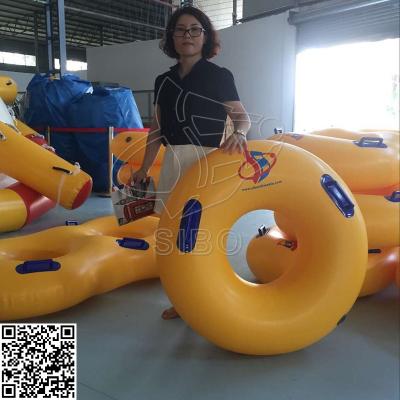 Chine Bâche gonflable adaptée aux besoins du client de PVC du flotteur 0,55 de piscine de beignet de parc gonflable d'Aqua à vendre