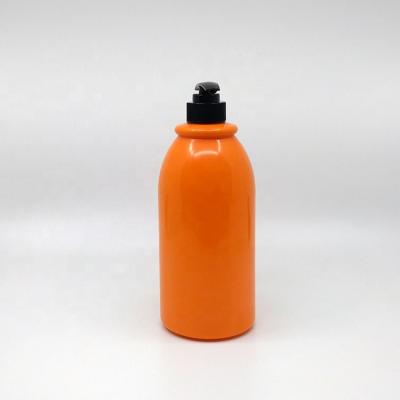 China 1000ml Hot Sale Large Stylish Orange PET Shampoo Plastic Bottles With Pump Sprayer For Use Hair Cosmetic Packing Wash Bottles for sale