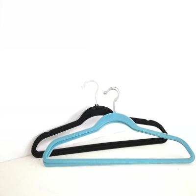 China Factory Direct Selling Premium Black Velvet Non-Slip Anti-Slip Space Saver Hangers 30 Packs Fits Hangers With Notches for sale