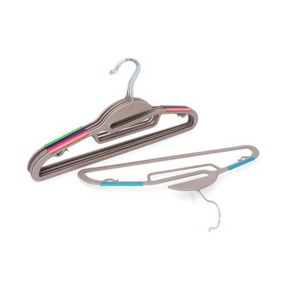 China Modern Wholesale High Quality Coat Hangers Cheap Non-slip Standard Plastic Coat Utensils Storage Hangers for sale