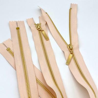 China Auto lock factory price jeans metal zipper metal zipper forJeans zipper metal teeth for sale