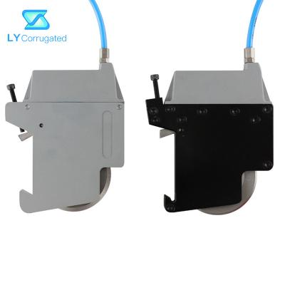China Pneumatic Cutting Tool Holder Air pressure slitting Knife For Nonwoven Fabric for sale