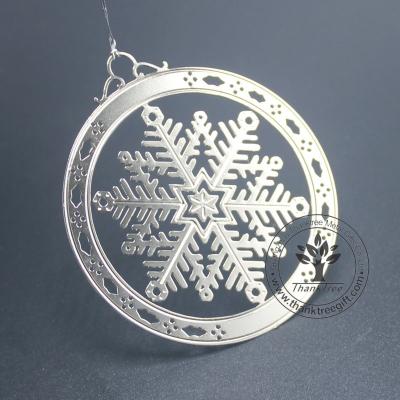 China Silver Plated Gift Happy Holidays Snowflake Etched Metal Christmas Ornament for sale