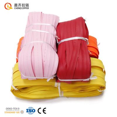 China Factory Durable Waterproof 3#/5# PVC/TPU/PU Zipper Auto Lock Nylon Water Proof Zipper Roll For Zipper for sale