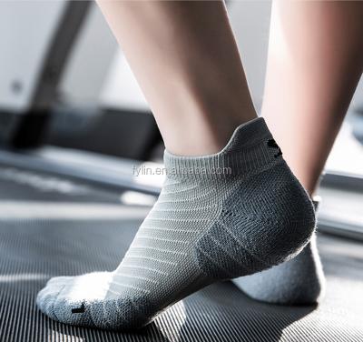 China Breathable Breathable Comfort Sports Boots Compression Moisture Wicking Quick Dry Running Socks for sale