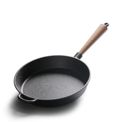 China Sustainable classic cast iron skillet with long wooden handle for sale