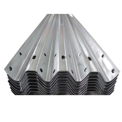 China Corrosion Resistance Hot Dip Galvanized Steel Metal Iron W Waves Road Fence for sale