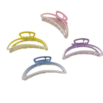 China Hot Sale Eco-friendly Durable Portable Curved Gradient Color Girl Hair Claw Metal Hair Claw for sale