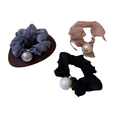 China Simple Hair Scrunchies Large Elegant Two Point Pearl Hair Decoration Ladies Hair Ring Hair Band for sale