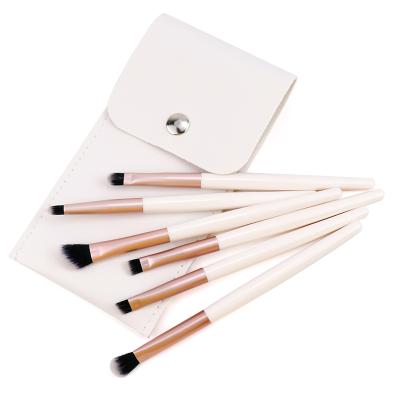 China Angular Blush 6pcs Set Wholesale Soft Fur Wooden Handle Professional Private Label Makeup Brush Set With Cosmetic Bag en venta